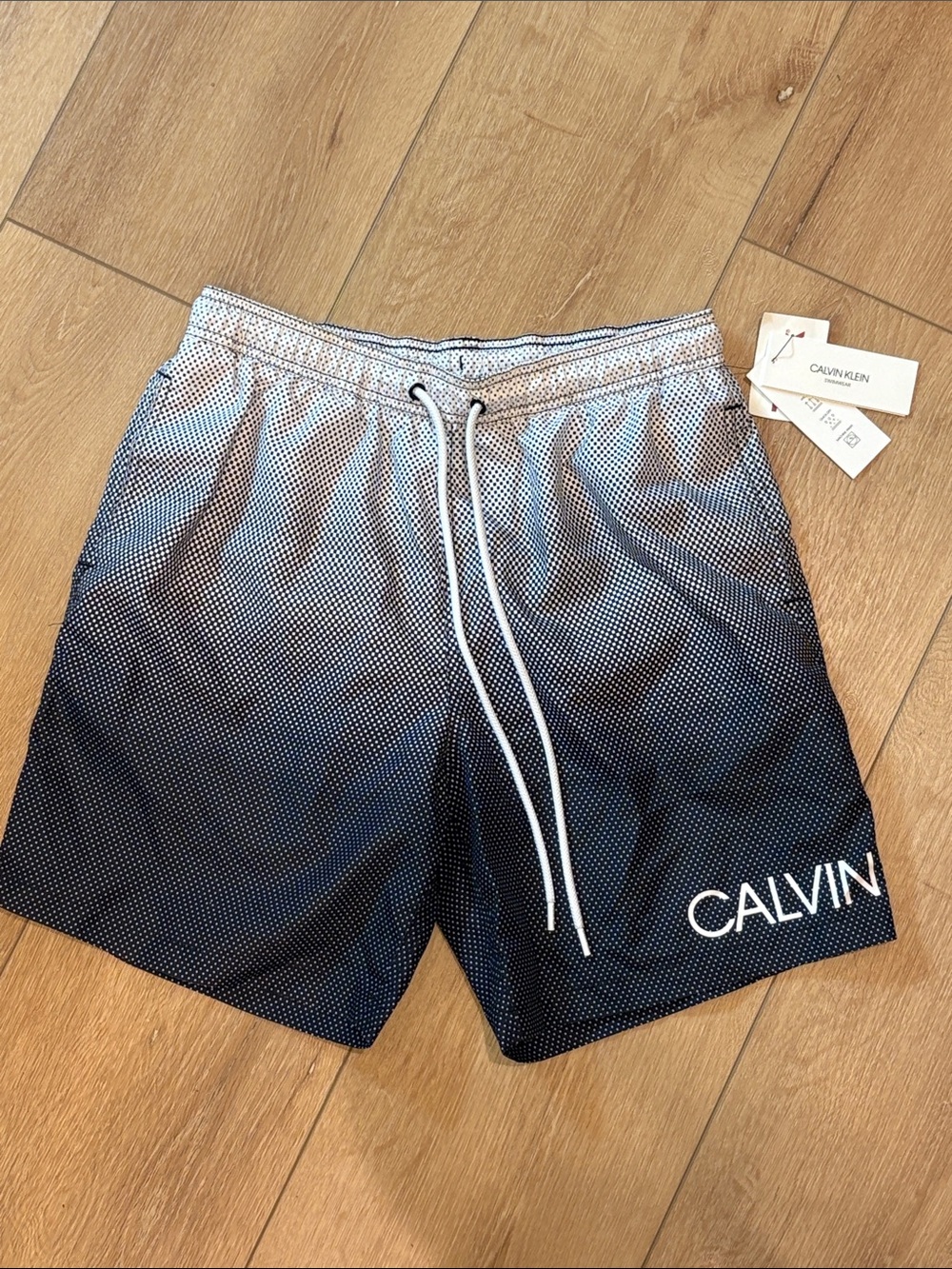 NEW! Calvin Klein Men’s Black Gradient Swim Trunks 🩳☀️